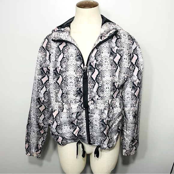 Me Jane Cropped Hooded Windbreaker Bomber Jacket Pink Black Snake Print Sz Small - Picture 5 of 12